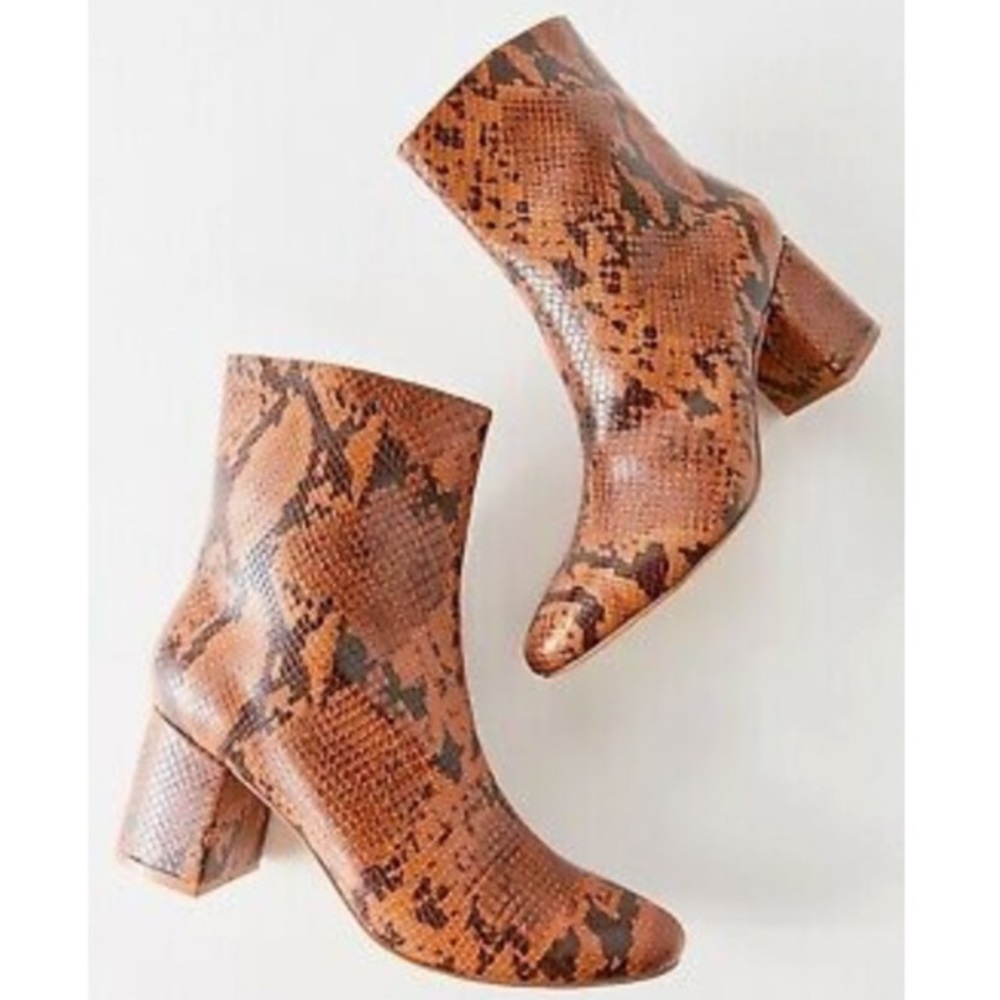 UO Alana Snakeskin Booties🐍